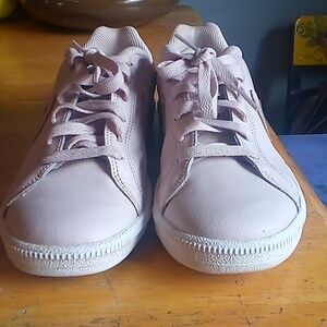 Nike Women's Light Pink Sneakers